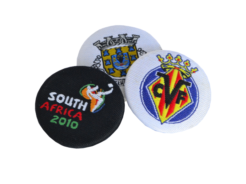 Spilla personalizzata in tessuto ricamata